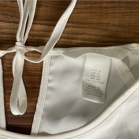 H&M cropped satin top, tie back & button cuffed sleeves size XL new without tags - Picture 2 of 7